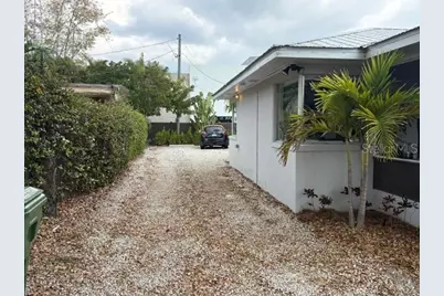 651 Madison Court, Sarasota, FL 34236 - Photo 4