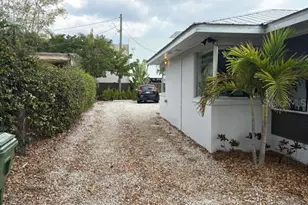 651 Madison Ct, Sarasota, FL 34236 - Photo 4