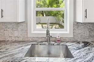 403 NE 9th St, Gainesville, FL 32601 - Photo 16