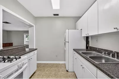 914 NE 11th Avenue, Gainesville, FL 32601 - Photo 8