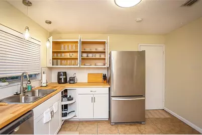 734 NW 38th Street, Gainesville, FL 32607 - Photo 10