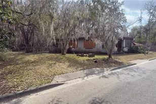 325 NE 19th St, Gainesville, FL 32641 - Photo 8