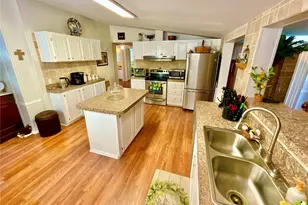 129 Crystal Lake Dr, Melrose, FL 32666 - Photo 10