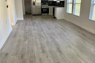 418 NW 3rd Ave, Gainesville, FL 32601 - Photo 2