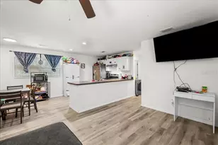 517 E Main St, Bronson, FL 32621 - Photo 6