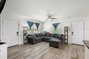 517 E Main St, Bronson, FL 32621 - Photo 4