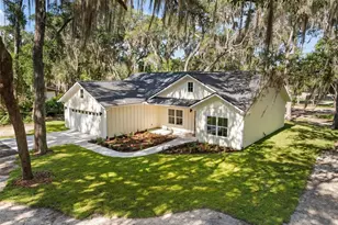 332 SE 3rd Ave, Melrose, FL 32666 - Photo 1