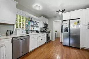 2110 NW 3rd Pl, Gainesville, FL 32603 - Photo 4