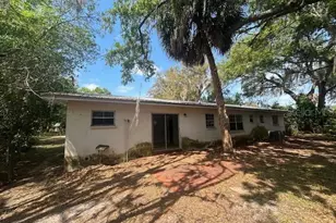 23 NE 6th St, Chiefland, FL 32626 - Photo 4