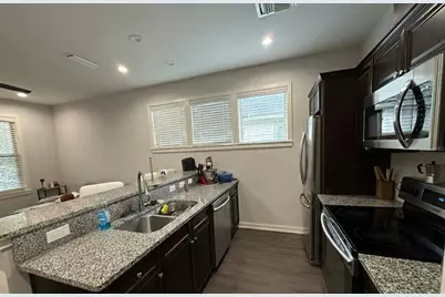 717 NW 10th Street #10, Gainesville, FL 32601 - Photo 4