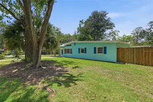 1702 NW 38th Dr, Gainesville, FL 32605 - Photo 2
