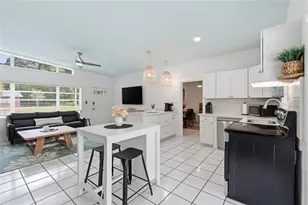 1702 NW 38th Dr, Gainesville, FL 32605 - Photo 16