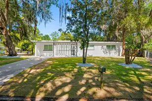 1919 NE 17th Dr, Gainesville, FL 32609 - Photo 2