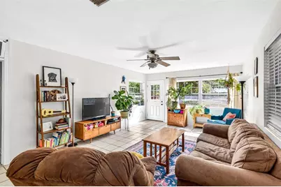 1006 NE 12th Avenue, Gainesville, FL 32601 - Photo 2