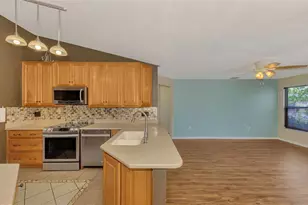 7805 38th Ct E, Sarasota, FL 34243 - Photo 14