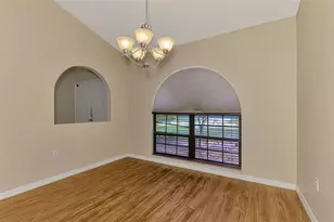 7805 38th Ct E, Sarasota, FL 34243 - Photo 10