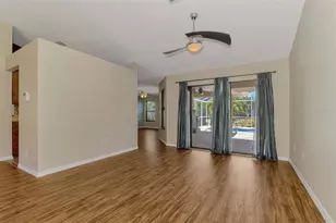 7805 38th Ct E, Sarasota, FL 34243 - Photo 6