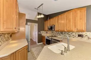 7805 38th Ct E, Sarasota, FL 34243 - Photo 16