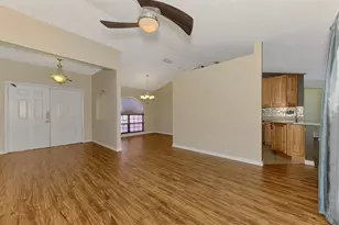 7805 38th Ct E, Sarasota, FL 34243 - Photo 8