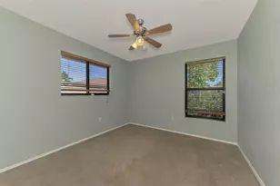 7805 38th Ct E, Sarasota, FL 34243 - Photo 36