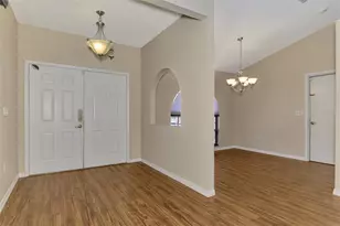 7805 38th Ct E, Sarasota, FL 34243 - Photo 4