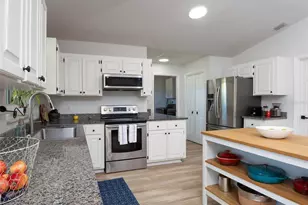 23053 NW 142nd Ave, High Springs, FL 32643 - Photo 8
