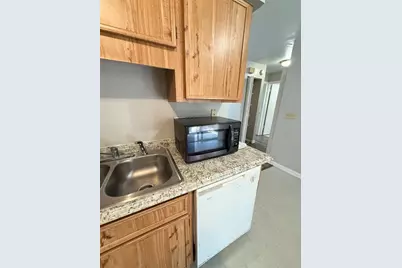 615 SW 11th Lane #D, Gainesville, FL 32601 - Photo 2