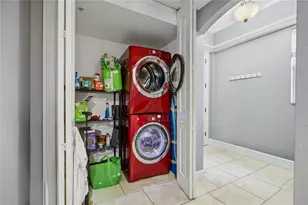 325 NW 14th St, Gainesville, FL 32603 - Photo 10
