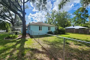 1014 NE 10th Pl, Gainesville, FL 32601 - Photo 4