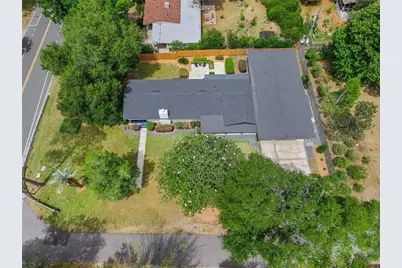 2002 NW 11th Road, Gainesville, FL 32605 - Photo 4