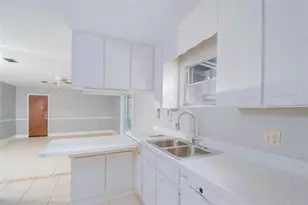 703 NE 6th Pl, Gainesville, FL 32601 - Photo 18