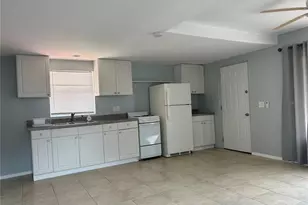 39029 Kirkland Dr, Zephyrhills, FL 33542 - Photo 4