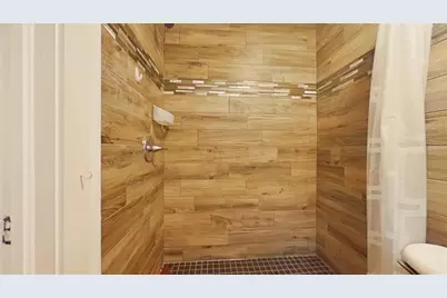 1412 NW 3rd Avenue #Upstairs, Gainesville, FL 32603 - Photo 2
