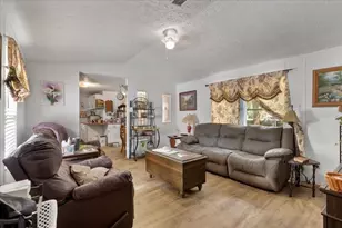 901 NE 11th Ave, Trenton, FL 32693 - Photo 2