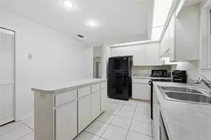 1736 NW 16th Pl, Gainesville, FL 32605 - Photo 10