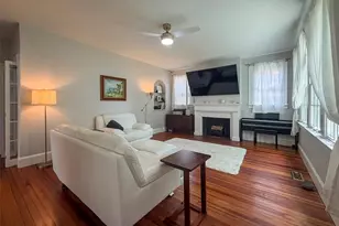 417 SW 10th St, Gainesville, FL 32601 - Photo 2