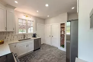 417 SW 10th St, Gainesville, FL 32601 - Photo 16