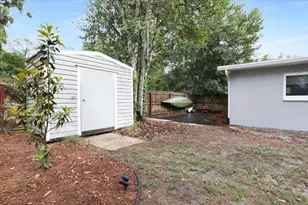 1032 NE 19th Pl, Gainesville, FL 32609 - Photo 30