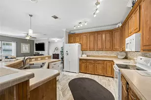 329 Paradise Cir, Satsuma, FL 32189 - Photo 12