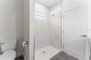 925 NE 17th Dr, Gainesville, FL 32641 - Photo 8