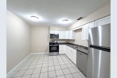 703 SW 69th Terrace #B, Gainesville, FL 32607 - Photo 2