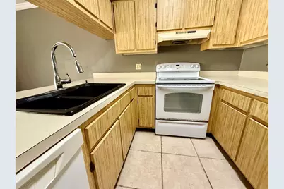 2735 SW 35th Place #601, Gainesville, FL 32608 - Photo 6