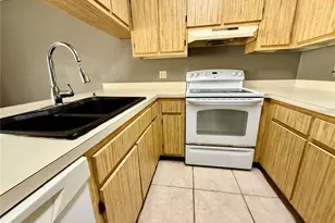 2735 SW 35th Pl, Gainesville, FL 32608 - Photo 6
