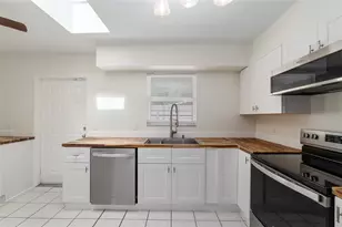 2080 NW 2nd St, Gainesville, FL 32609 - Photo 10