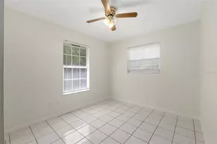 2080 NW 2nd St, Gainesville, FL 32609 - Photo 20