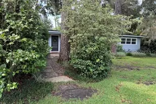 1807 SW 36th Pl, Gainesville, FL 32608 - Photo 2