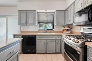 207 Howard Ct, Mascotte, FL 34753 - Photo 12