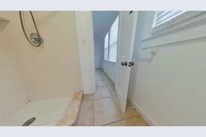 327 NW 15th Terrace, Gainesville, FL 32603 - Photo 2
