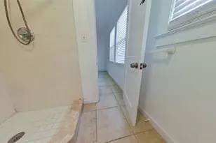 327 NW 15th Terrace, Gainesville, FL 32603 - Photo 2