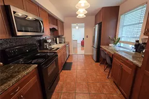 725 NW 33rd Ave, Gainesville, FL 32609 - Photo 4